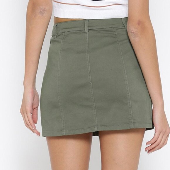 H&M Divided Women's Olive Green Skirt, size 6 - Picture 2 of 5